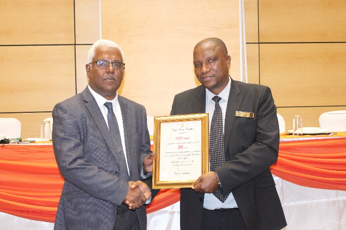 MEC_astonished_by_the_loyalty_and_hard_work_of_public_works_employees_15