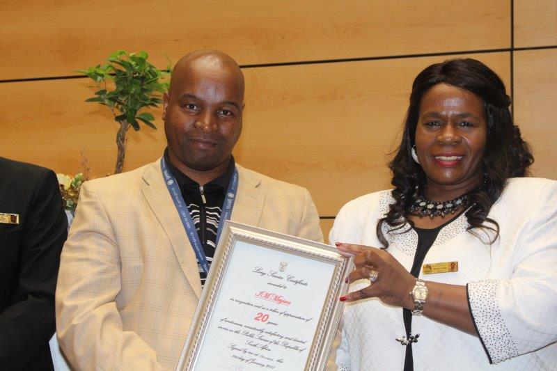 MEC_astonished_by_the_loyalty_and_hard_work_of_public_works_employees_2_4