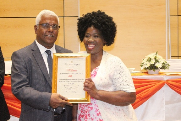 MEC_astonished_by_the_loyalty_and_hard_work_of_public_works_employees_3
