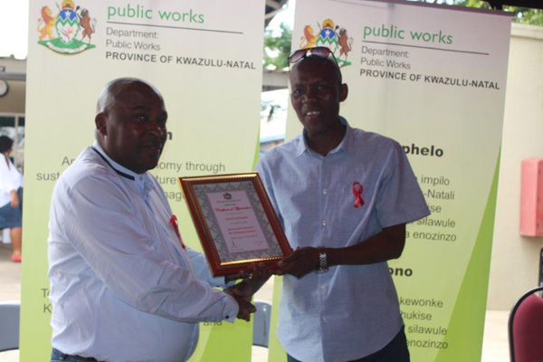 Mr Hadebe presented awards to Letompa